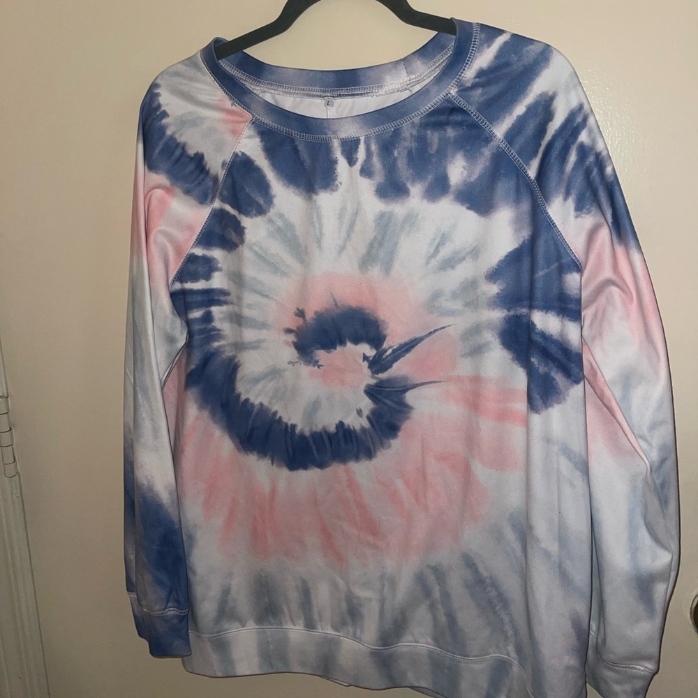 Tie dye light weight sweatshirt type shirt.